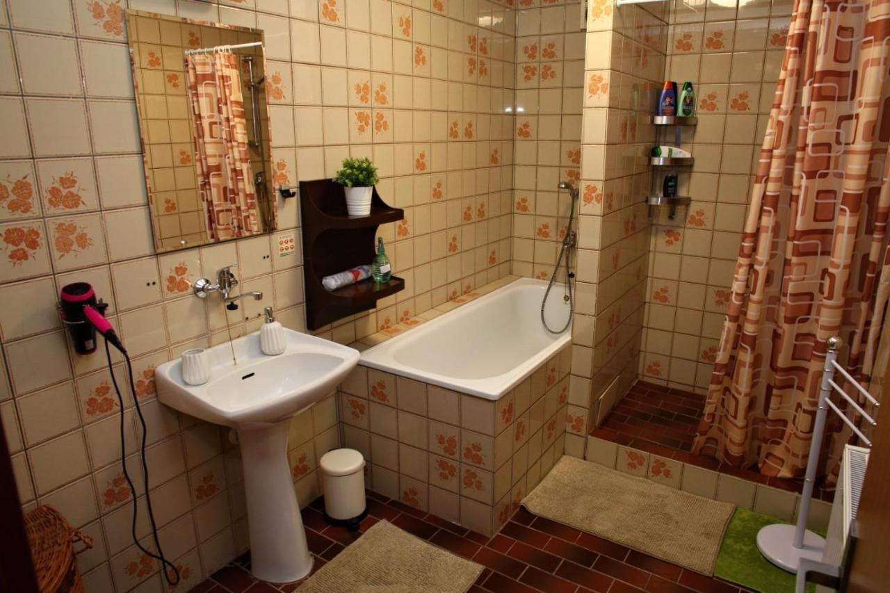 Dum V Ceskem Raji Holiday home Dolni Bousov